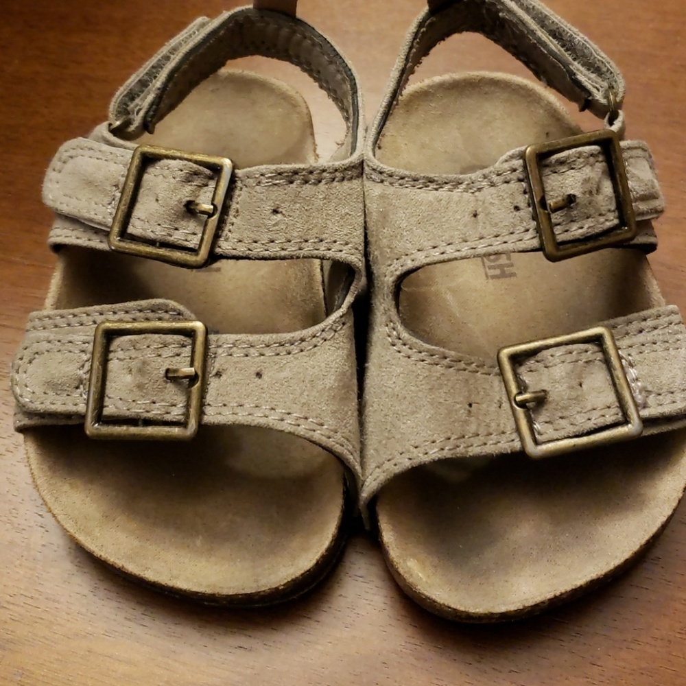 Oshkosh sandles